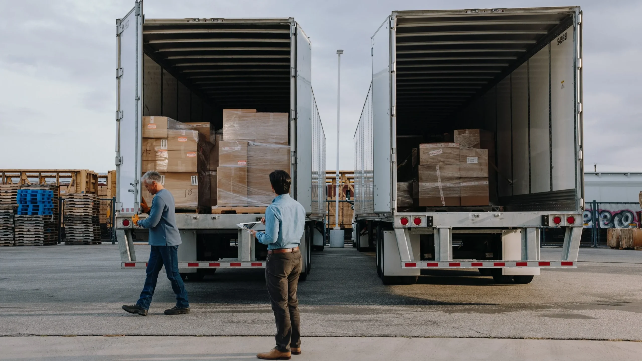 CARRIER_DELIVERY_DOOR_OPEN_A_0154_R2_SM-e1715363063857